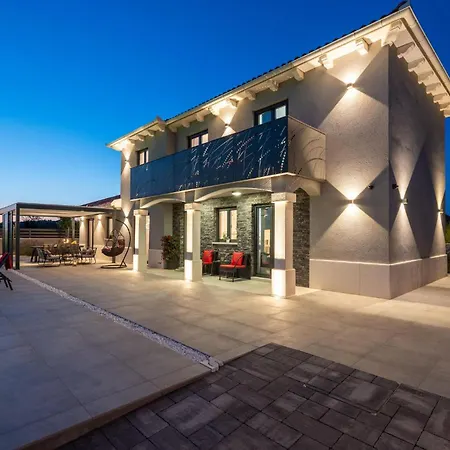 펜션 Casa Grigia 자다르